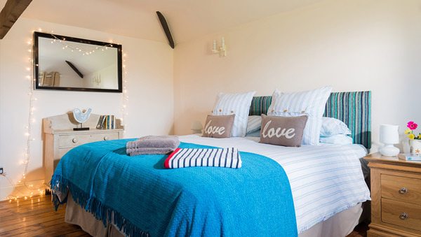 trevigue-holiday-cottage-cornwall-bedroom-4